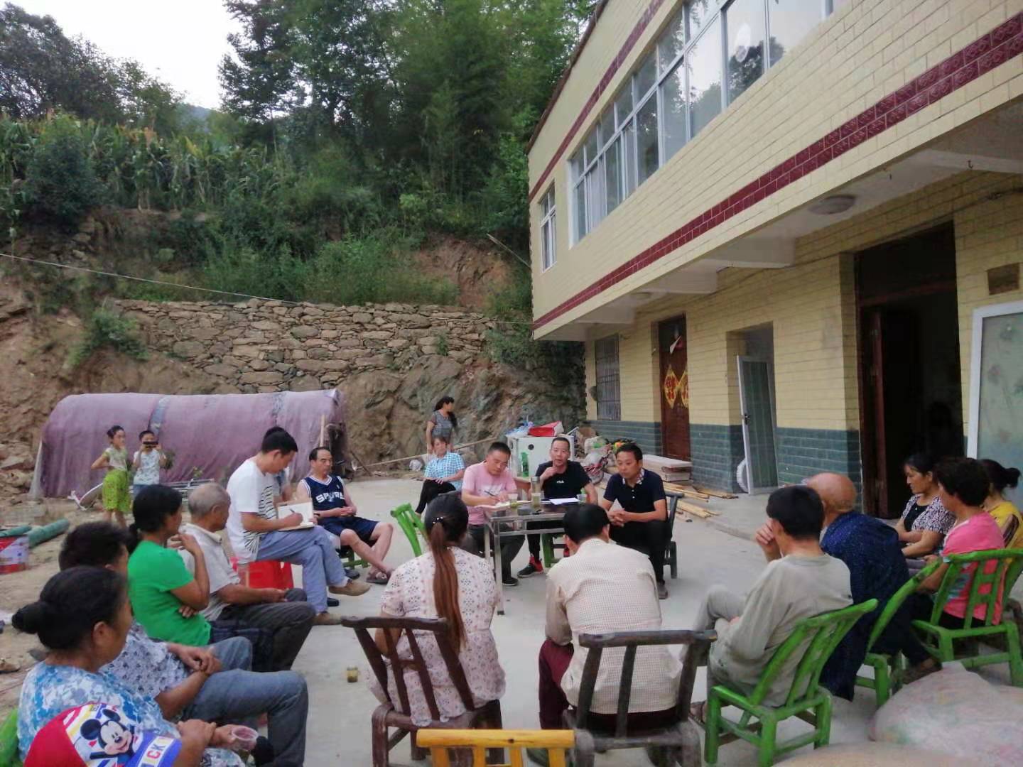 房县市场监督管理局驻姚坪乡虎尾沟村工作队严格落实“进村住户、户户走到”