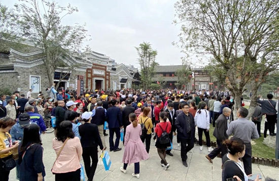 “双节”假期房县接待游客26.4万人次 旅游收入1.82亿元