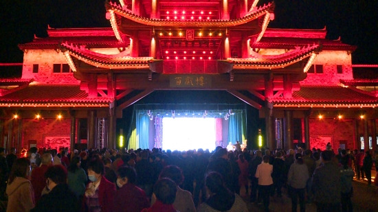 西关街“国粹”开演 游客过足戏瘾