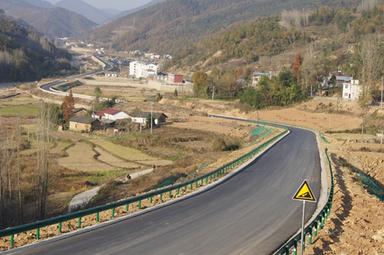 房白公路建成通车