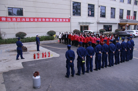 房县消防救援大队走进辖区酒店开展消防安全知识培训及演练活动