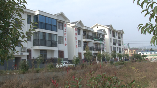 县融媒体中心驻村工作队：一年一件实事 一心为民谋幸福