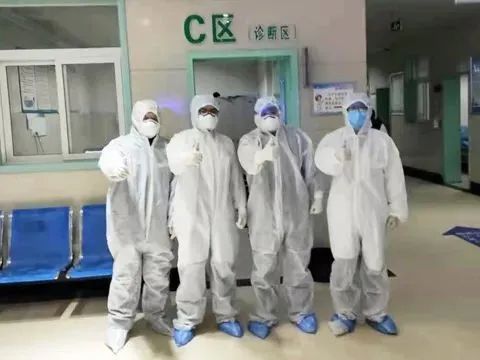 隔山，隔水，不隔爱！房县我们为你加油！