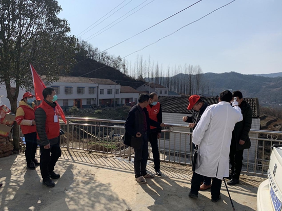 房县司法局情系扶贫村  驻村工作队变身防疫“急先锋”