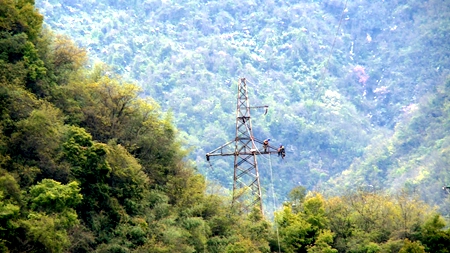房县供电应对雨雪恶劣天气