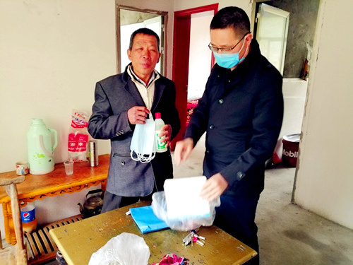 东城小学：精准扶贫在路上 走访入户暖人心