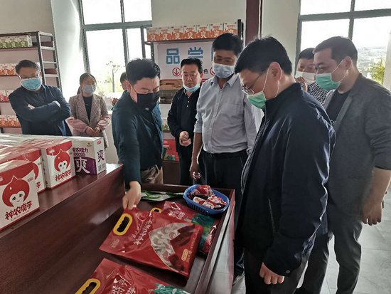 县总工会送服务进企业 解难题促发展