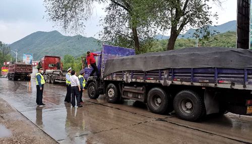 我县扎实开展超载超限运输行为专项治理行动