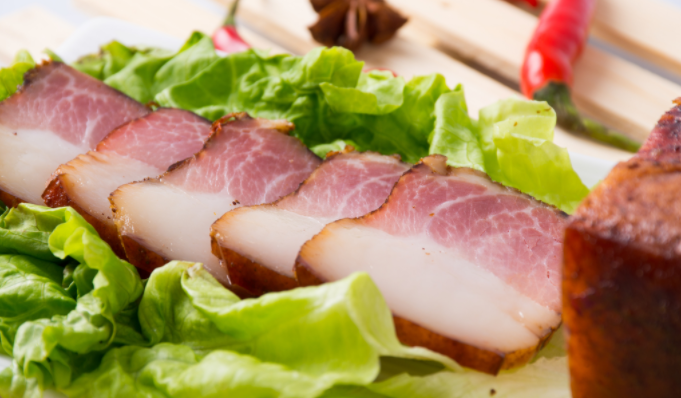 腊肉腊鱼腊肠可以带上飞机吗？机场回复来了