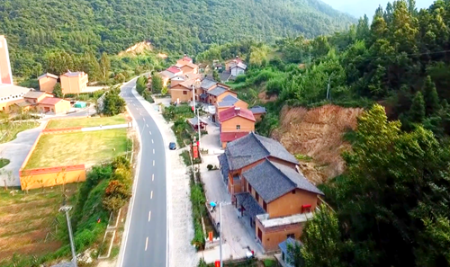 房县：乡建站村建班 管好自家路