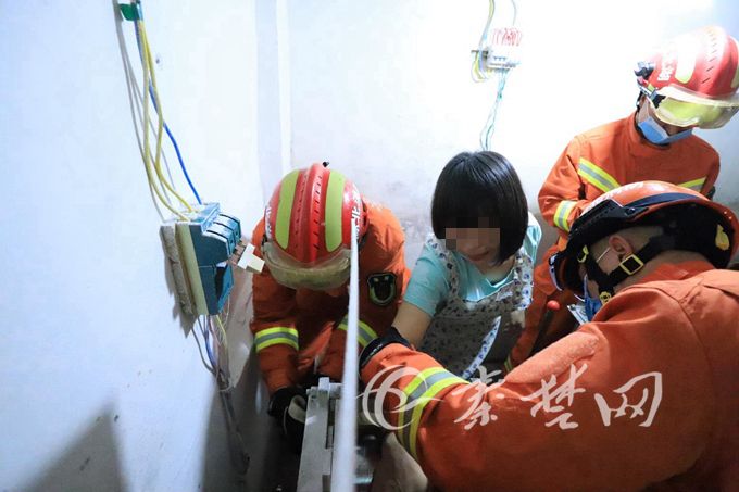 房县一女子惨遭压面机“咬手” 危急时刻幸好他们赶到...