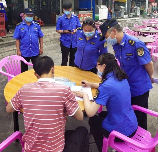 房县环卫、志愿联手推动餐厨废弃物处理工作快速推进