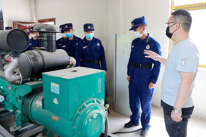 县消防救援大队深入顶盛新能源有限公司开展熟悉演练活动