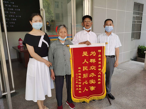 感党恩！八旬抗美援朝老兵送锦旗点赞“贴心人”