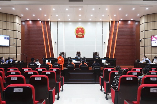 房县人民法院依法公开开庭审理贾某等8人涉恶案件