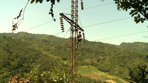 《党旗飘飘》周清山：用汗水点亮万家灯火