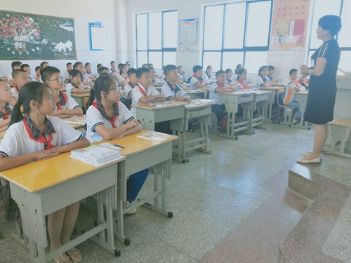 军店小学：平稳有序迎“开学”