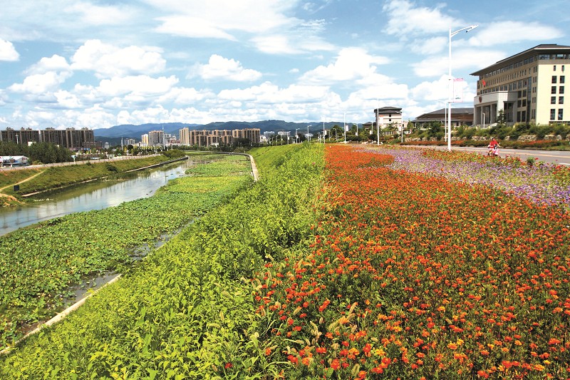 护一河清水 保生态环境