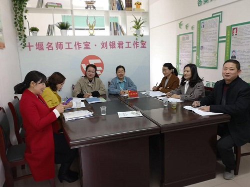 以爱为舟 以勤为桨 助生远航----记房县实验中学教师鄢晓红