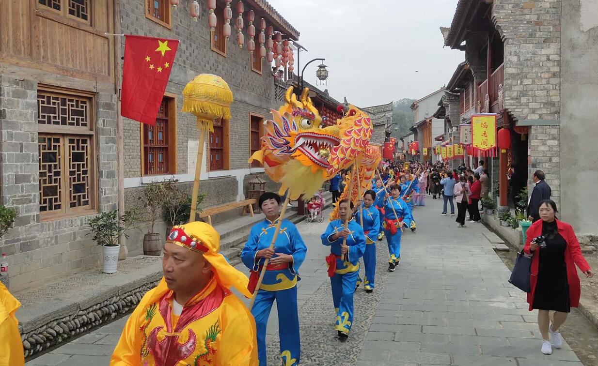 房县举办军店房州古镇开游活动