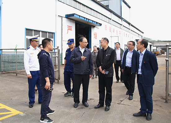 蔡贤忠检查“双节”假期安全生产工作