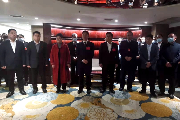 县领导看望出席县政协十一届一次会议的政协委员