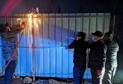 房县城市管理执法局：重拳出击 依法拆违