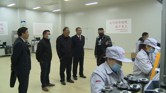 房县人民法院：当好“法治店小二” 服务企业“零距离”