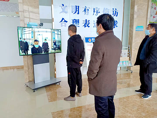 县慈善会向县接访中心捐赠一套红外线测温设备