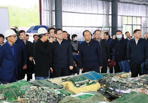 胡亚波带领全市项目拉练与会人员来房县参观