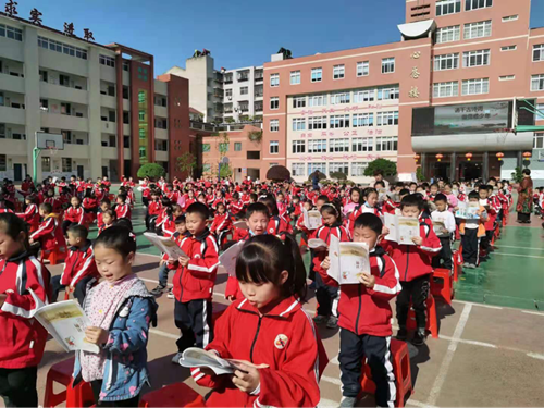 县实验小学一年级开展读书节活动