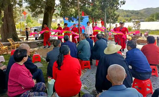 化龙堰镇：恳谈会架起干群“连心桥”，有事商量办敞开胸怀谈