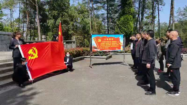 房县供销社缅怀先烈 铭记历史