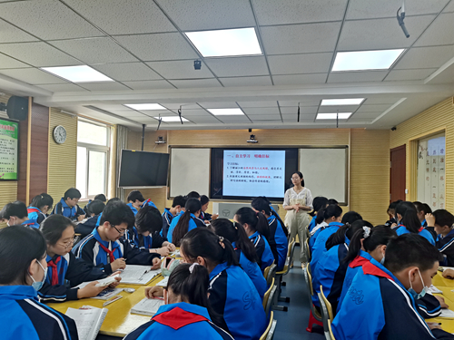 房县实验中学：首届素养大赛展风采  打造优秀教师团队