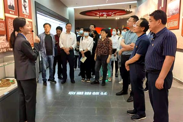 十堰日报社来房县开展支部主题党日活动