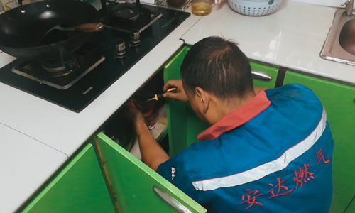 乡村振兴局深入社区开展液化气使用安全隐患整治