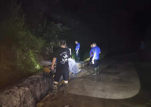 闻“汛”而动！房县城管夙夜不寐硬核防汛