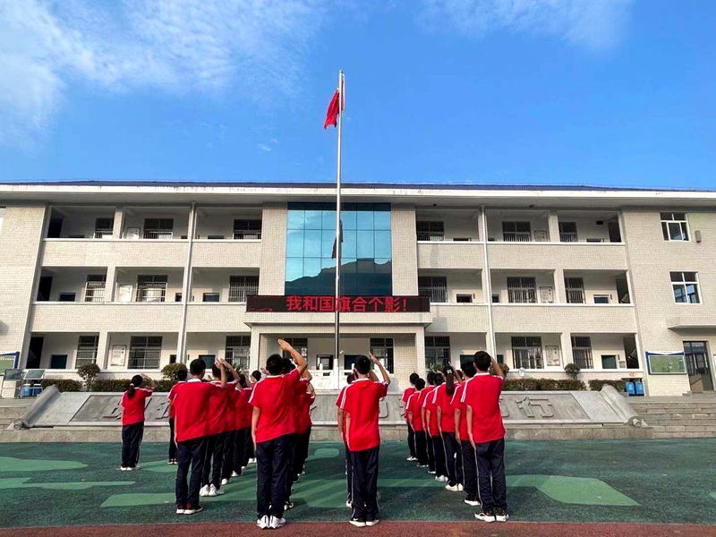 尹吉甫学校举办系列主题活动喜迎国庆