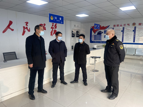 操航带队检查全县市场安全和疫情防控工作