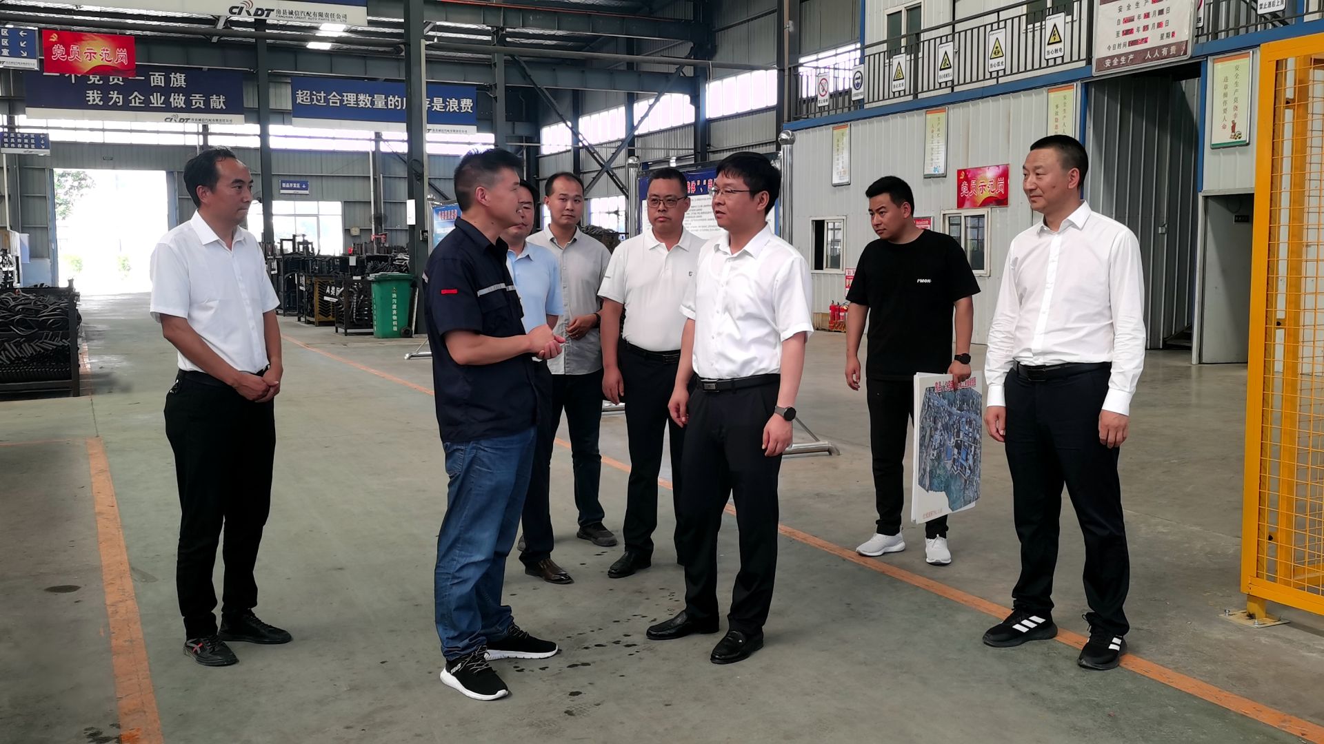 谢晓鸣要求：精准有效助企纾困解难 全力以赴加快项目建设