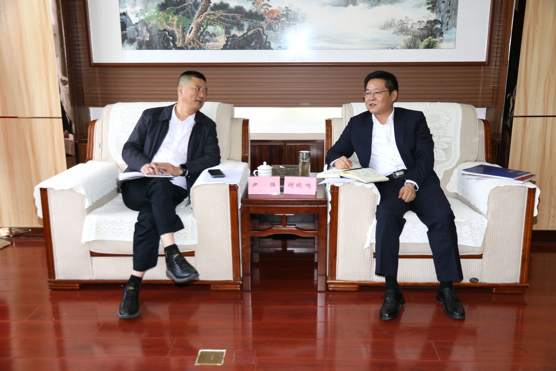 谢晓鸣与中国中铁湖北总部总经理尹强座谈
