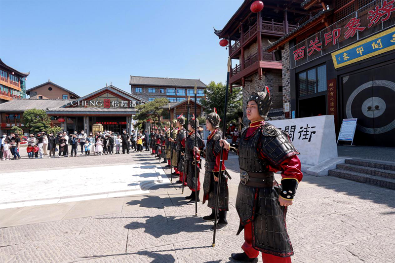 房县：西关印象沉浸式古风游园会 让你体验穿越千年的文化之旅