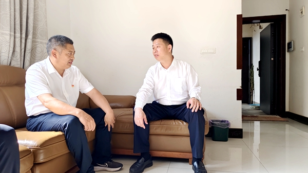 纪道清谢晓鸣开展“七一”走访慰问活动