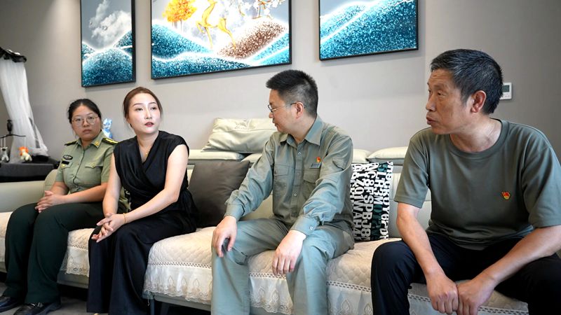 房县：情系军人家属 共话鱼水情深