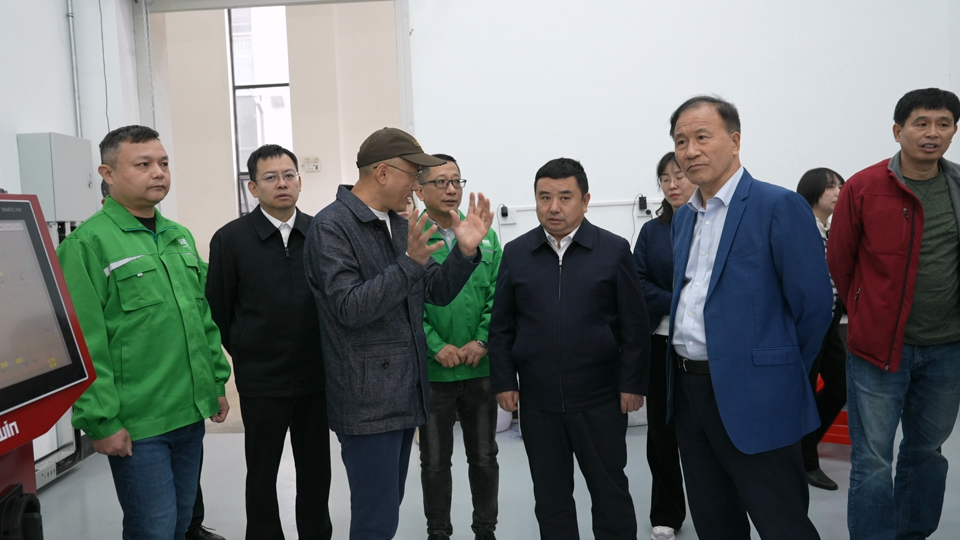 中国科学院院士邓子新、湖北大学党委副书记刘建平来房考察调研