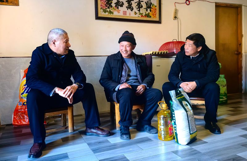 房县民政局:积极应对雨雪天气 高效救助困难群众