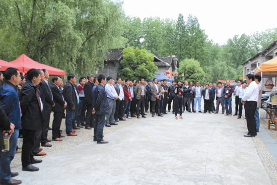 构筑坚强战斗堡垒推进新的伟大工程