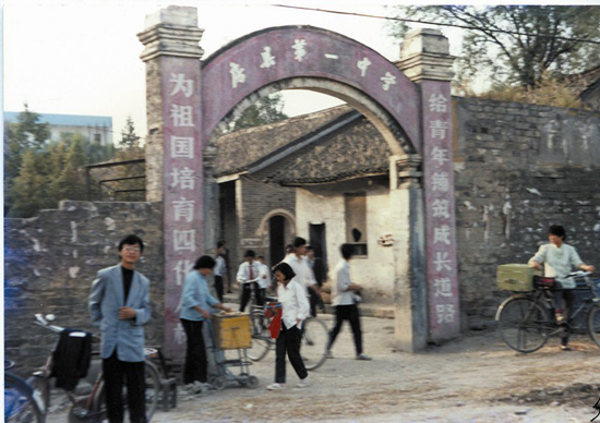 精心培育桃李托起明天希望