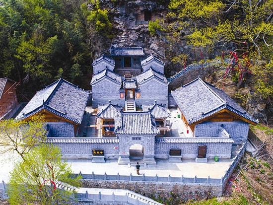 诗祖故里著鸿篇